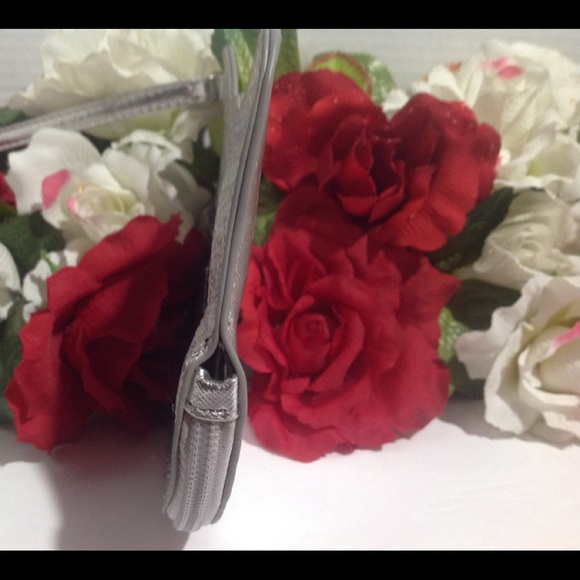 Betsey Johnson Cat Face Wristlet Bag - Picture 9 of 16